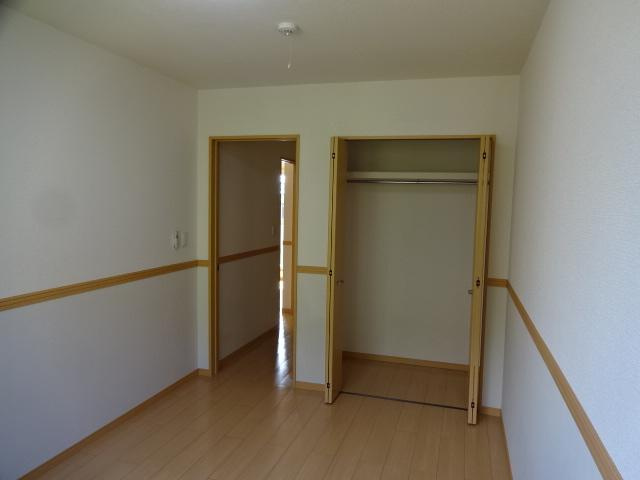 ガーデンツバキ（Ｇａｒｄｅｎ　Ｔｓｕｂａｋｉ）の収納|クローゼット