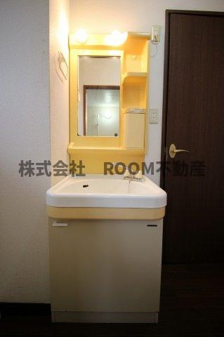 コーポフォレストの独立洗面台|朝の支度にも助かる、独立の洗髪洗面化粧台