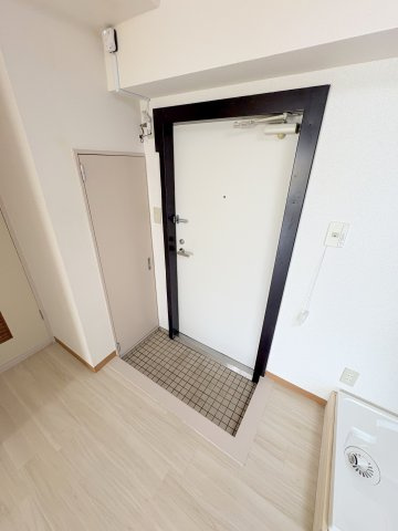 メゾン三晴の玄関