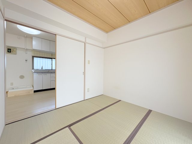メゾン三晴の和室