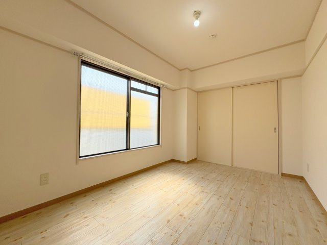 メゾン三晴の洋室