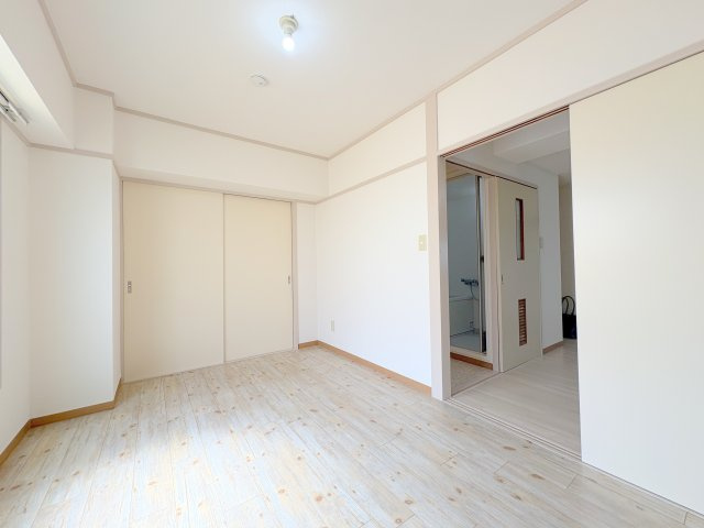 メゾン三晴の洋室