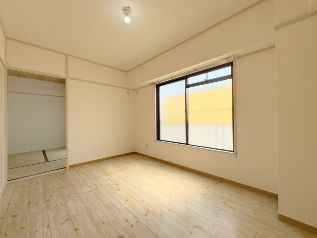 メゾン三晴の洋室