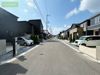 【外観：施工例】 | 販売現地近くの、同建築会社分譲済み開発地の街並み(撮影:2025.09.16)