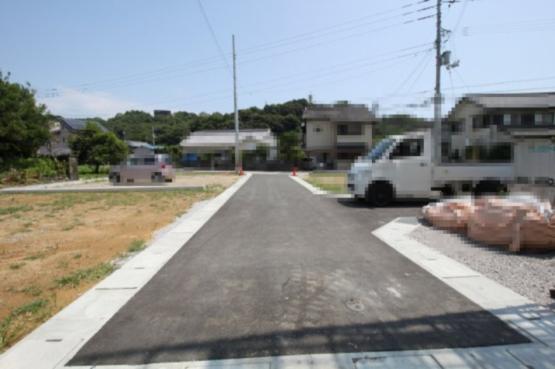 香南市野市町大谷　A号地　建築条件付き　売土地　（全4区画）の前面道路含む現地写真