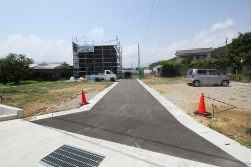 香南市野市町大谷　A号地　建築条件付き　売土地　（全4区画）の前面道路含む現地写真