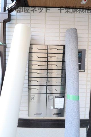 レ・セーナ八幡のロビー|宅配ボックスがあると、自分の時間を有効活用できますね！