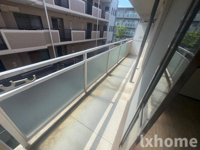 エミネンス千里のバルコニー|お洗濯にも便利なバルコニー付き