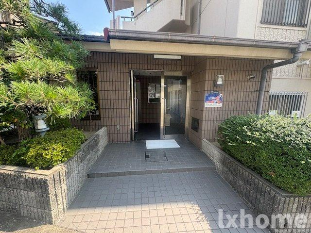 エミネンス千里のエントランス|建物の内部です