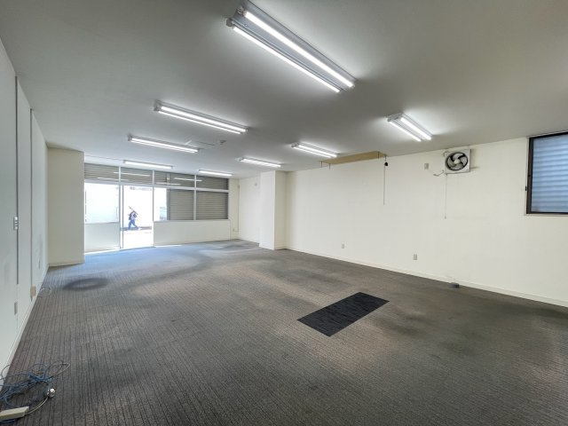 昴大明石の内装|明るい色調の室内です