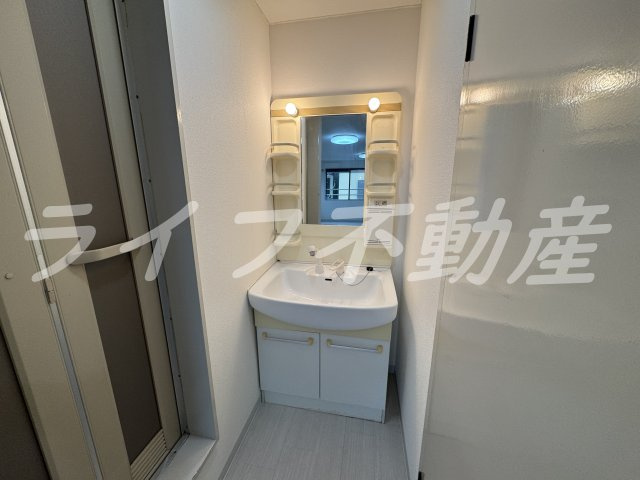 シャンボール今里Ⅱ番館の独立洗面台|独立洗面化粧台付き