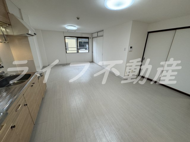 シャンボール今里Ⅱ番館の居間・リビング|使いやすい居間です