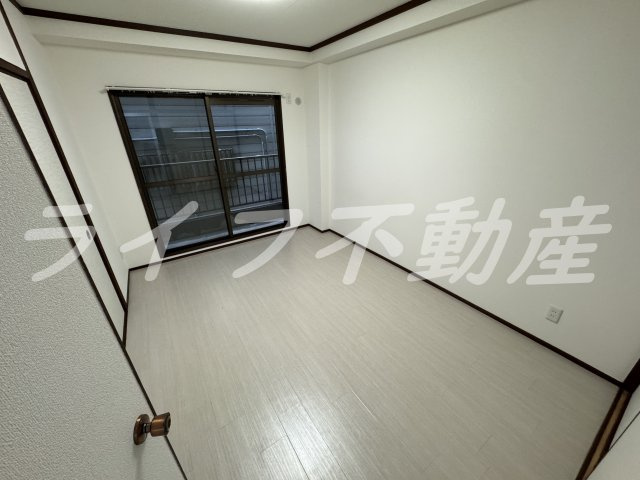 シャンボール今里Ⅱ番館の内装|明るい色調の室内です