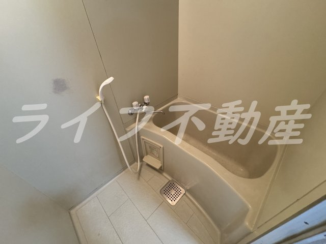 シャンボール今里Ⅱ番館の浴室|きれいなお風呂です