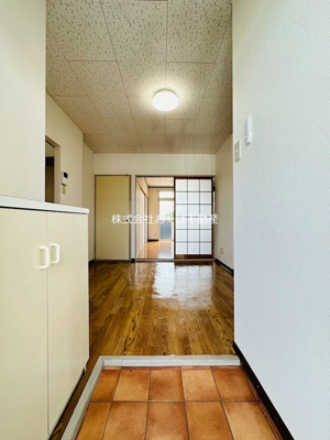 【玄関】 | エルハイツイッセー | 収納もある玄関です