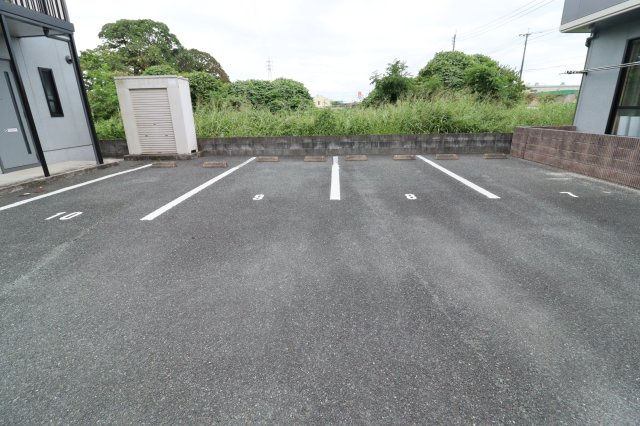 フレグランス玉名Ⅱ棟の駐車場