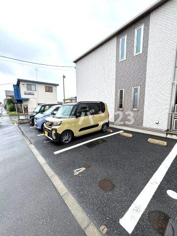 ネクスト伊奈平の駐車場