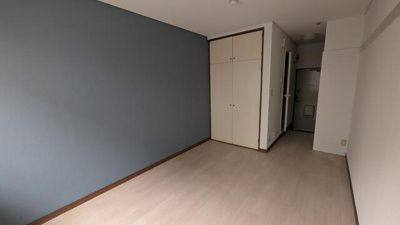 【居間・リビング】 | ファミーユ鶴見 | 変化のあるクロスが「広見え感… 