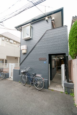 【エントランス】 | レックスイナミⅡ | 出窓がかわいい建物です♪