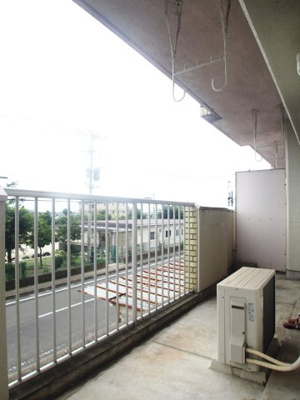 【バルコニー】 | プレアール長門石 | 開放的で明るい空間を演出してくれるバルコニーです