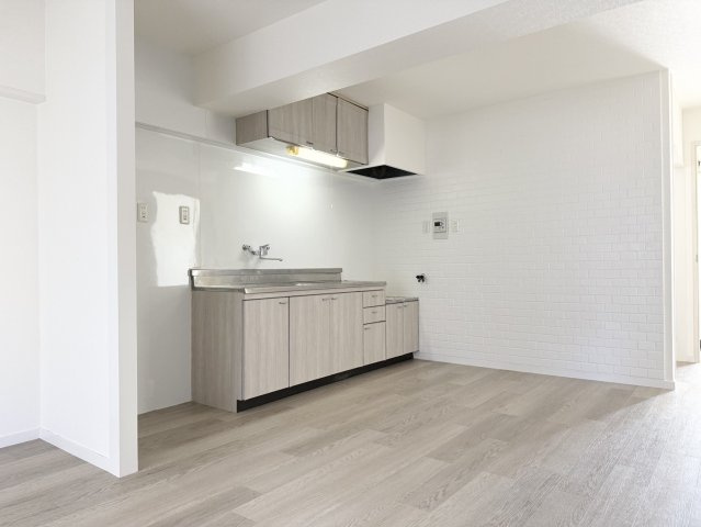 シルクコーポ諏訪野の居間・リビング|きれいなキッチン空間