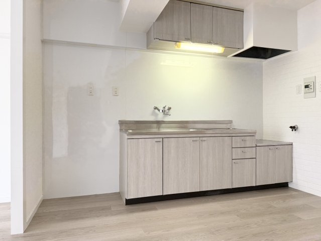 シルクコーポ諏訪野のキッチン|キッチンの横にスッポリ冷蔵庫がおけます