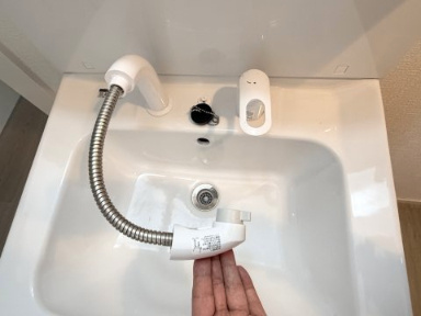 シルクコーポ諏訪野の洗面所|シャワーホースが伸ばせる水栓になります