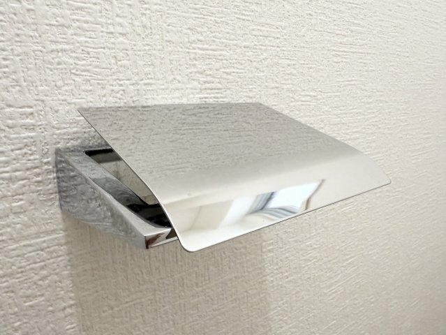 シルクコーポ諏訪野のトイレ|おしゃれなペーパーホルダー