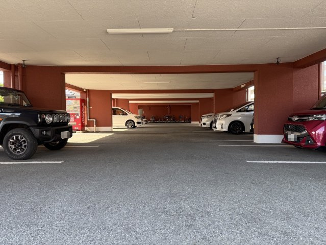 シルクコーポ諏訪野の駐車場|敷地内に駐車場があります