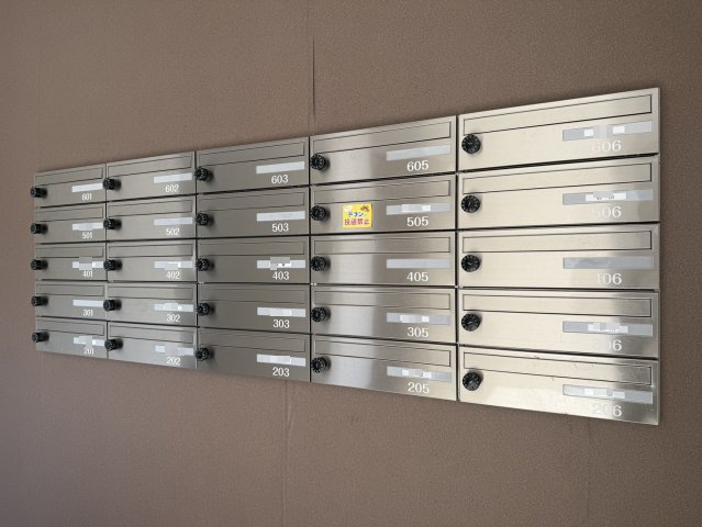 シルクコーポ諏訪野のその他共用部分|ダイヤル付きのメールボックス