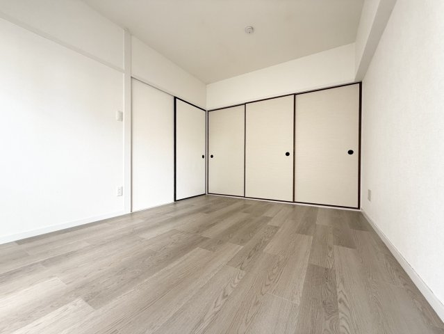 シルクコーポ諏訪野の洋室|とっても明るい洋室です