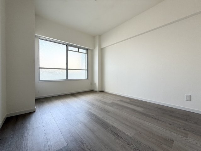 シルクコーポ諏訪野の洋室|玄関側の6.0帖の洋室