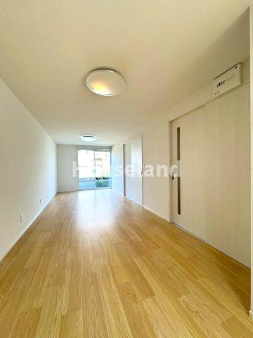 プレジール木ノ本Ⅱの居間・リビング