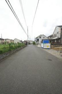 【前面道路含む現地写真】 | 令和7年8月9日撮影　建築中