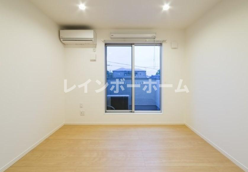 【仲介手数料：50％OFF】対象物件！の居間・リビング|画像は別部屋のお写真です。