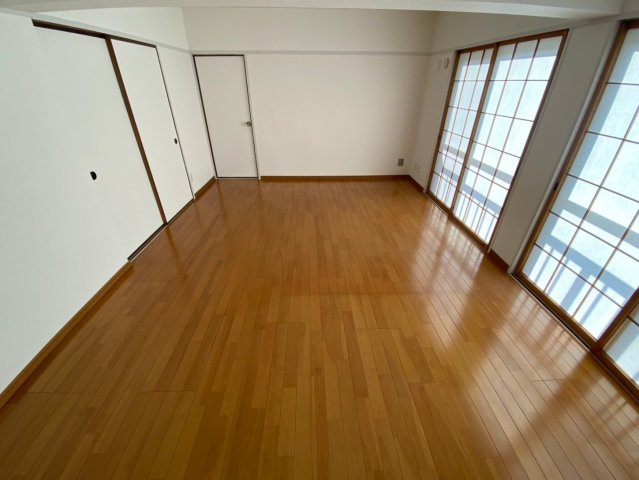 廻間公園マンションの寝室|☆10.5帖☆
10.5帖のゆったりとした広さのお部屋です。
