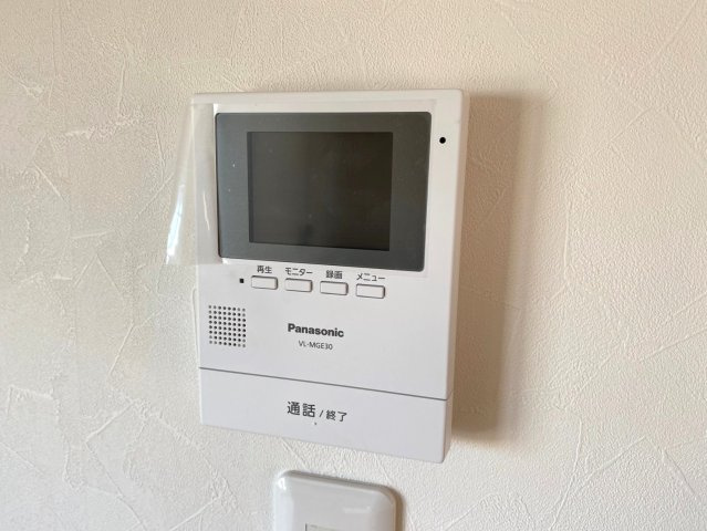 廻間公園マンションのセキュリティ|モニター付きインターホンは、来客の際に来訪者のお顔を確認できるので安心です！