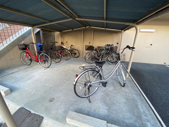 廻間公園マンションの駐輪場|☆駐輪場☆
屋根付きで雨の日も安心ですね◎