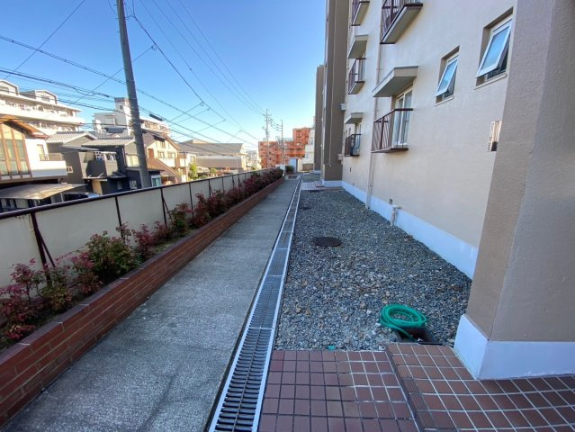 廻間公園マンションの現況写真|マンション敷地内はとても綺麗に保たれています！