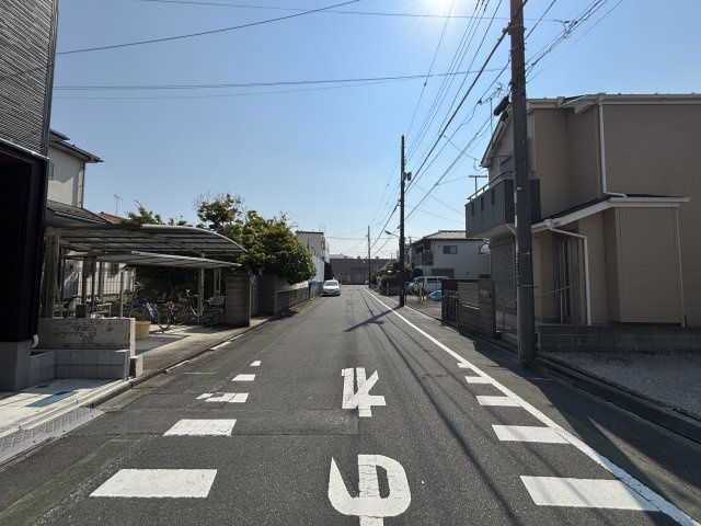 葛飾区細田３丁目　中古戸建の前面道路含む現地写真