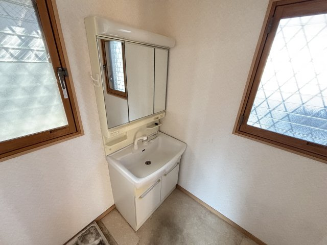 葛飾区細田３丁目　中古戸建の独立洗面台