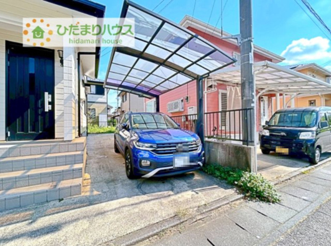 【駐車場】 | 取手市桜が丘4丁目　中古戸建 | カーポート付きで雨の日も安心の駐車場！縦列2台可能です（車種による）