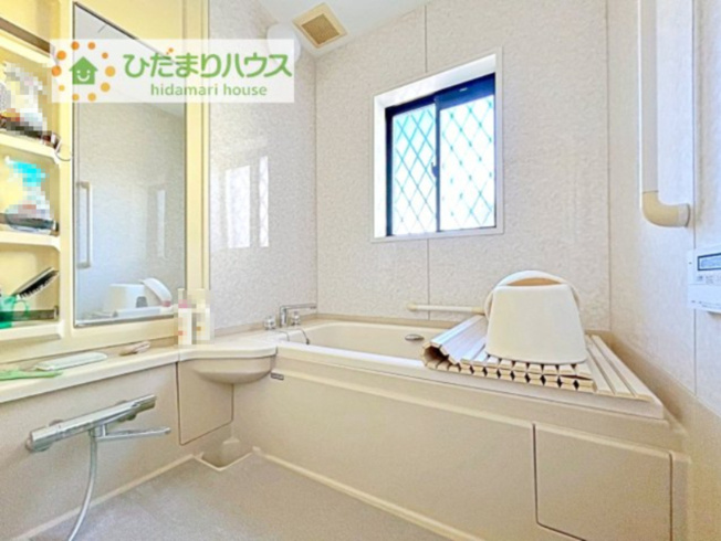 【浴室】 | 取手市桜が丘4丁目　中古戸建 | 清潔感のある浴室は自分一人のリラックス空間を演出してくれます。もちろんお子様と一緒でも十分な広さがあり快適です(^^♪