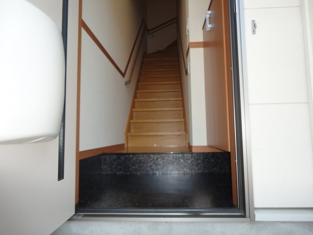 フラッツ東中島の玄関