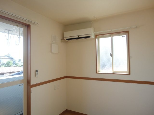 フラッツ東中島の居間・リビング