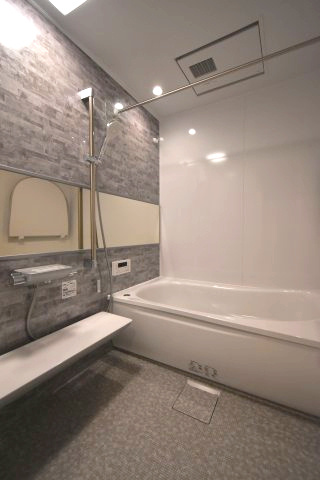 グランディ市谷柳町の浴室|マンションですが一坪タイプの広々としたお風呂です。