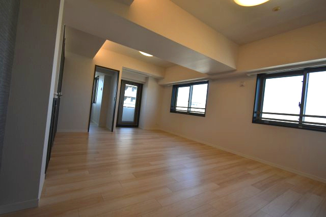 グランディ市谷柳町の居間・リビング