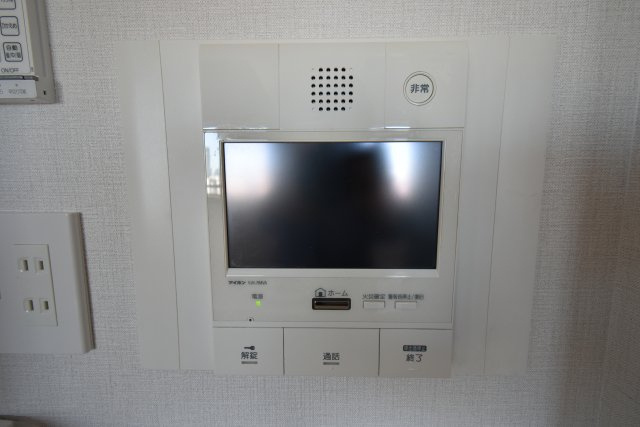 グランディ市谷柳町の防犯設備|カラーモニター付インターホンです。