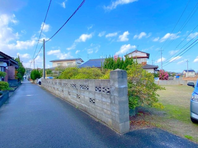 彦名町中古戸建の前面道路含む現地写真|前面道路幅員約2.2ｍとなります
42条2項道路となります。