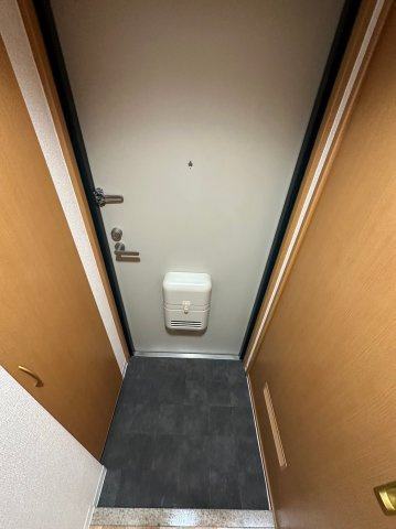 ヴィラ原山北館の玄関